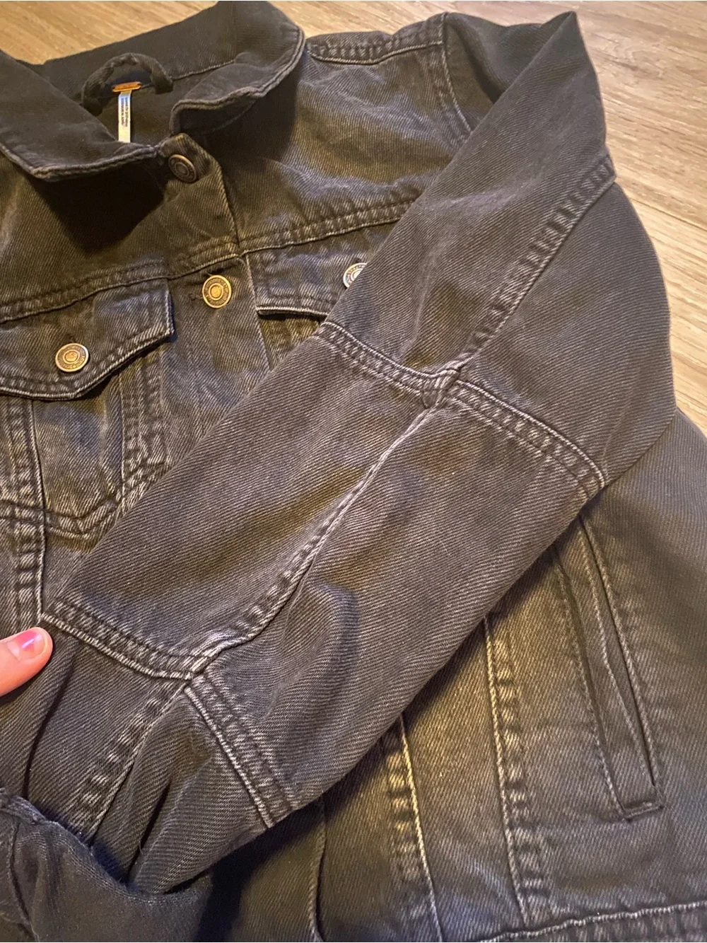 Free People Women's Black Denim Jacket Relaxed Fit Button Front Collared Pockets - Picture 5 of 6